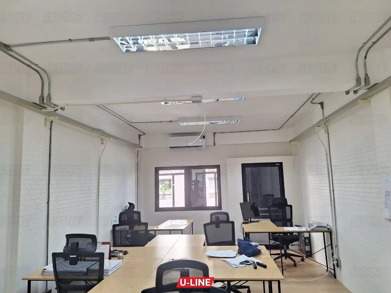 เดินท่อและปลั๊กในสำนักงาน