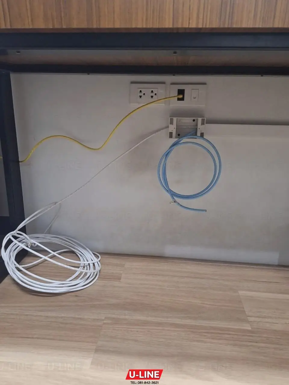 งานเดินสายแลน ติดตั้ง outlet lan และจัดเก็บสายแลนในรางวายเวร์