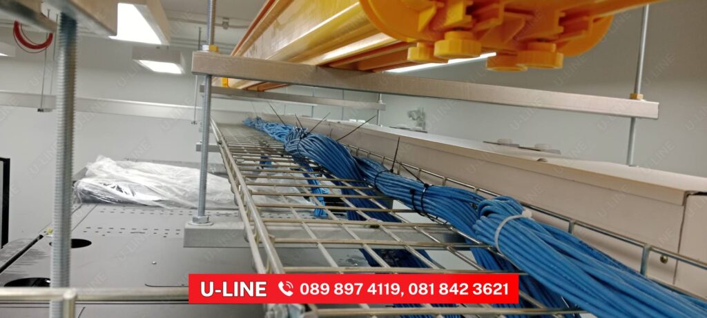 สาย UTP บน wire mesh cable basket